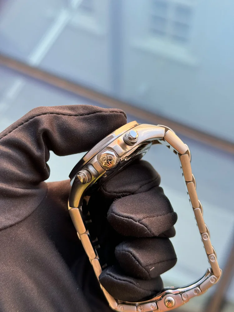 Girard Perregaux Laureato Evo3 box and papers ref. 8018